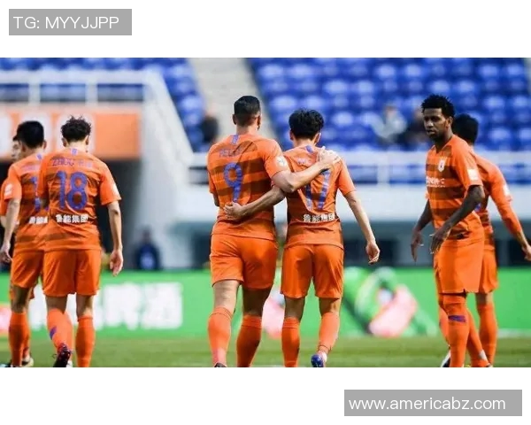 中超赛场上斯坦丘远射破门精彩瞬间引发球迷热议与赞叹