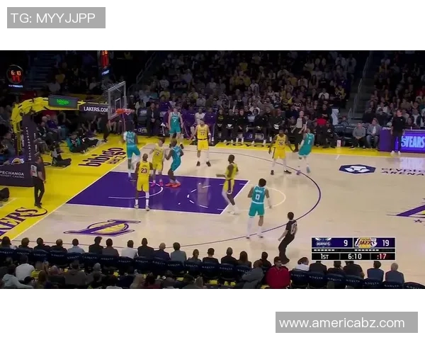 湖人击败黄蜂，詹姆斯上演三双：篮球传奇再添辉煌一页